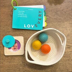 Lovevery The Inspector (7-8m) basket, felt balls and first puzzle